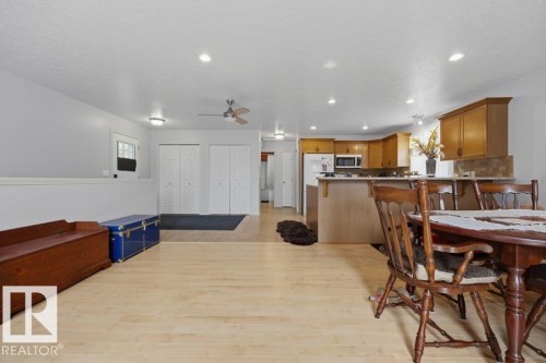 9530 122 Avenue Nw, Edmonton, AB - Indoor Photo Showing Dining Room