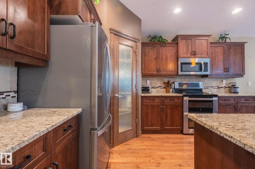 Kitchen - 19 Newton Place, St. Albert, AB - Indoor Photo Showing Kitchen With Upgraded Kitchen