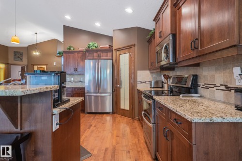 Kitchen - 19 Newton Place, St. Albert, AB - Indoor Photo Showing Kitchen With Upgraded Kitchen