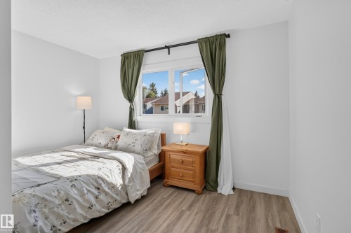 6712 36A Avenue, Edmonton, AB 