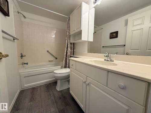 PHOTO OF THE FULL 4pc BATHROOM LOCATED RIGHT NEXT TO THE 2nd BEDROOM! - 102 10903 21 Avenue, Edmonton, AB - Indoor Photo Showing Bathroom