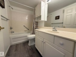 PHOTO OF THE FULL 4pc BATHROOM LOCATED RIGHT NEXT TO THE 2nd BEDROOM! - 
