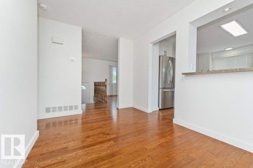 9416 68A Street, Edmonton, AB 