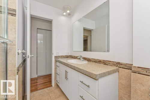 9416 68A Street, Edmonton, AB 