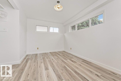 9416 68A Street, Edmonton, AB 