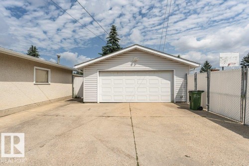 9416 68A Street, Edmonton, AB 