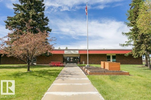 9416 68A Street, Edmonton, AB 