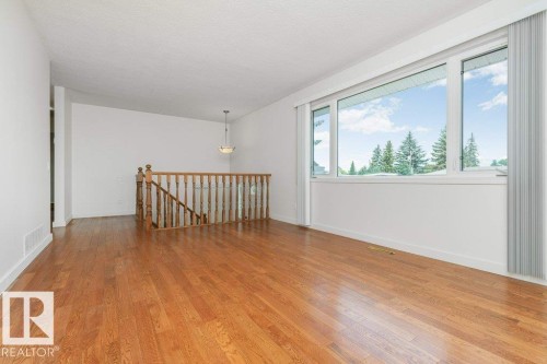 9416 68A Street, Edmonton, AB 