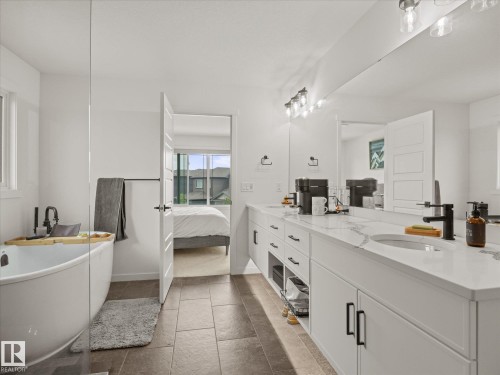 3648 6 Street Nw, Edmonton, AB - Indoor