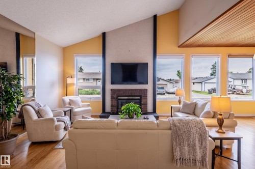 Living room - 11415 142 Avenue, Edmonton, AB 