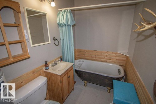 329 60501 Range Road 120, Rural St. Paul County, AB - Indoor Photo Showing Bathroom