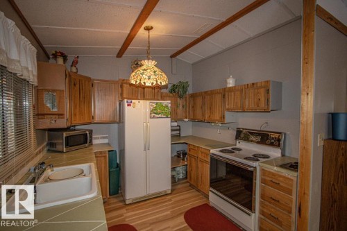 329 60501 Range Road 120, Rural St. Paul County, AB - Indoor Photo Showing Kitchen