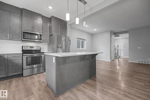 1825 25A Street, Edmonton, AB 