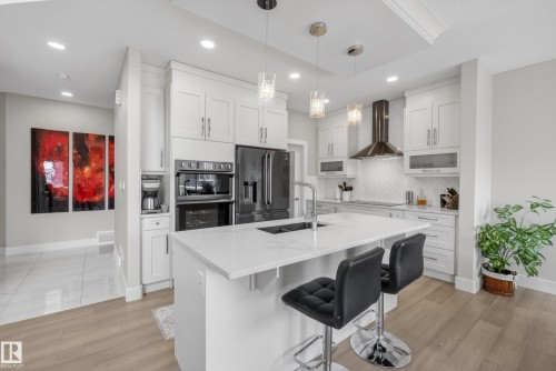 1817 Tanager Close, Edmonton, AB - Indoor Photo Showing Kitchen With Upgraded Kitchen