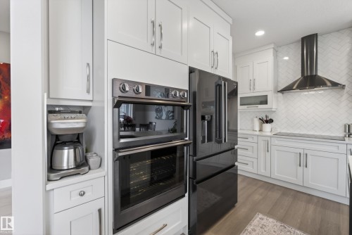 1817 Tanager Close, Edmonton, AB - Indoor Photo Showing Kitchen With Upgraded Kitchen