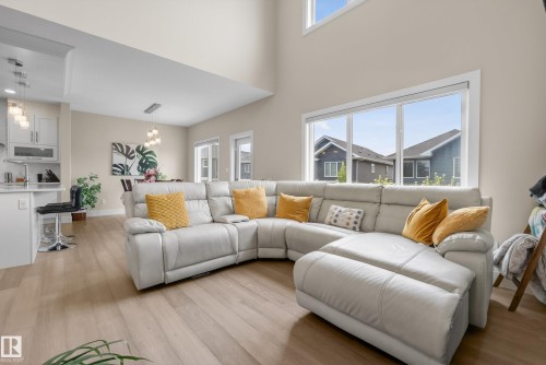 1817 Tanager Close, Edmonton, AB - Indoor Photo Showing Living Room