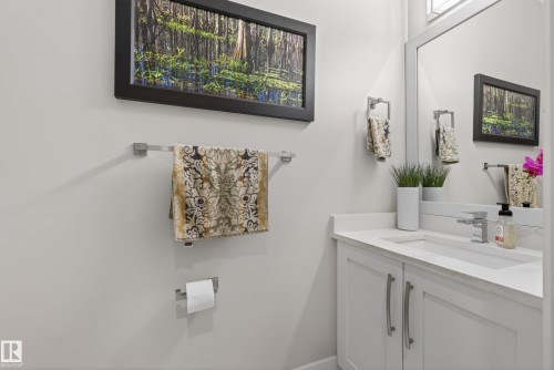 1817 Tanager Close, Edmonton, AB - Indoor Photo Showing Bathroom