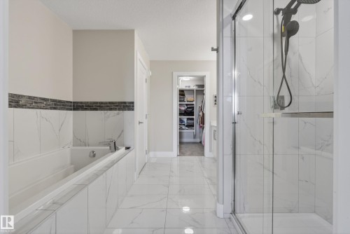 1817 Tanager Close, Edmonton, AB - Indoor Photo Showing Bathroom