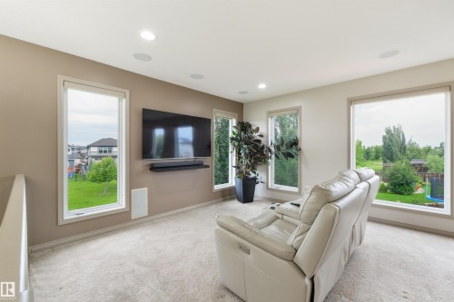 16 Ashton Gate, Spruce Grove, AB - Indoor Photo Showing Living Room