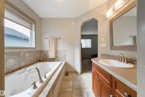 16 Ashton Gate, Spruce Grove, AB - Indoor Photo Showing Bathroom
