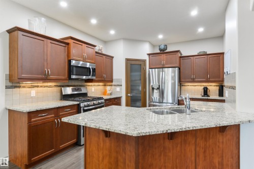 16 Ashton Gate, Spruce Grove, AB - Indoor Photo Showing Kitchen With Double Sink With Upgraded Kitchen