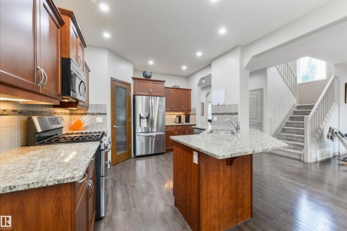 16 Ashton Gate, Spruce Grove, AB - Indoor Photo Showing Kitchen With Upgraded Kitchen