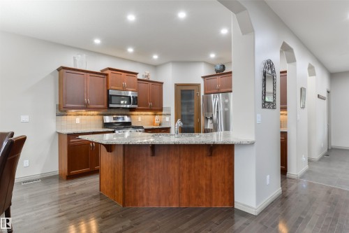 16 Ashton Gate, Spruce Grove, AB - Indoor Photo Showing Kitchen With Upgraded Kitchen
