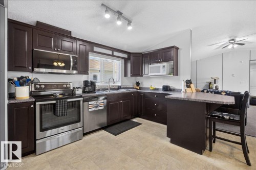 1073 Aspen Drive East, Leduc, AB - Indoor Photo Showing Kitchen