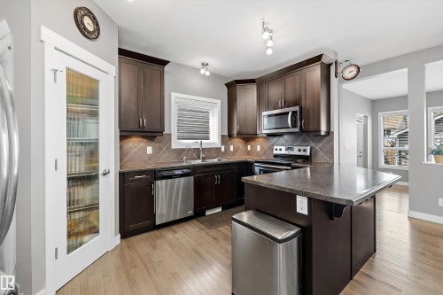 7212 23 Avenue, Edmonton, AB 
