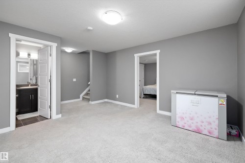 7212 23 Avenue, Edmonton, AB 