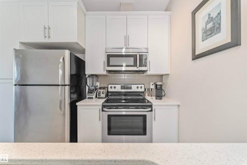 43 3710 Allan Drive, Edmonton, AB - Indoor Photo Showing Kitchen