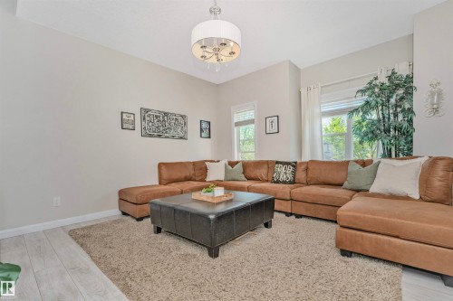 43 3710 Allan Drive, Edmonton, AB - Indoor Photo Showing Living Room