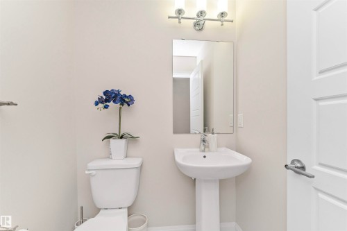 43 3710 Allan Drive, Edmonton, AB - Indoor Photo Showing Bathroom