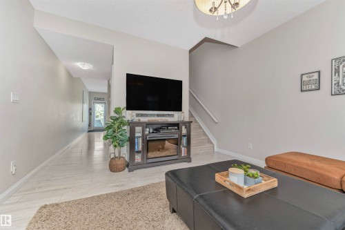 43 3710 Allan Drive, Edmonton, AB - Indoor Photo Showing Living Room