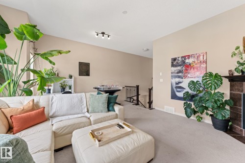 5519 209 Street Nw, Edmonton, AB - Indoor Photo Showing Living Room