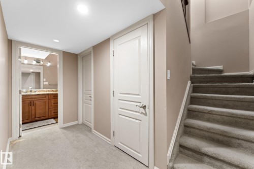 5519 209 Street Nw, Edmonton, AB - Indoor Photo Showing Other Room