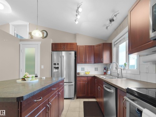 3704 141 Avenue, Edmonton, AB 