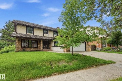 49 PINERIDGE Crescent  St. Albert, AB T8N 4P6