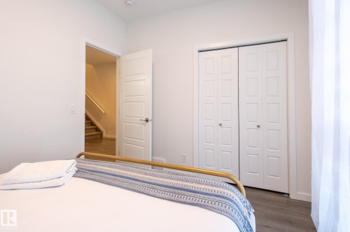2015 Desrochers Drive, Edmonton, AB 