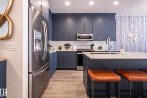 2015 Desrochers Drive, Edmonton, AB 