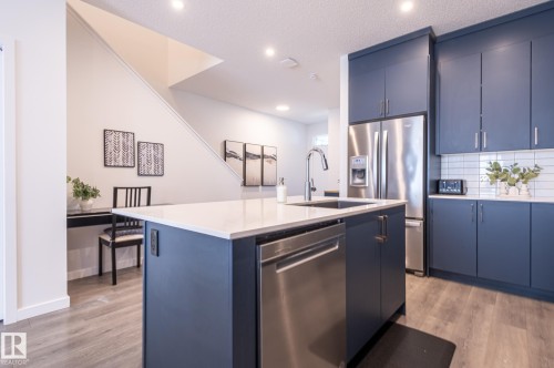 2015 Desrochers Drive, Edmonton, AB 