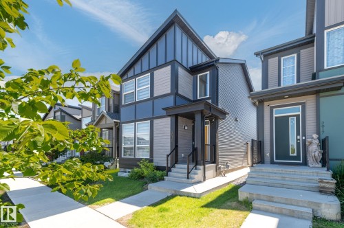 2015 Desrochers Drive, Edmonton, AB 