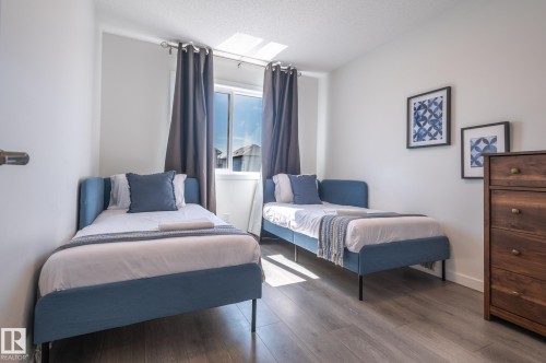 2015 Desrochers Drive, Edmonton, AB 
