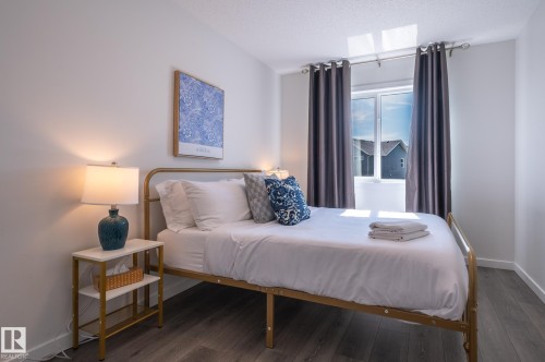 2015 Desrochers Drive, Edmonton, AB 