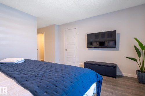 2015 Desrochers Drive, Edmonton, AB 