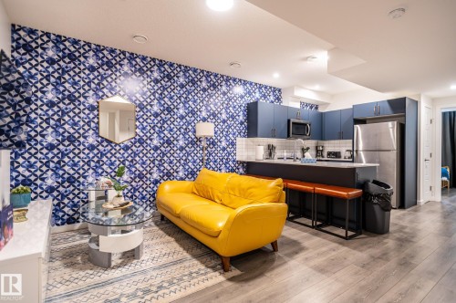 2015 Desrochers Drive, Edmonton, AB 
