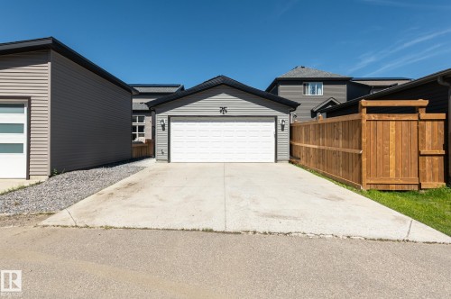 2015 Desrochers Drive, Edmonton, AB 