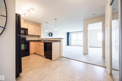 404 5951 165 Avenue, Edmonton, AB - Indoor Photo Showing Kitchen