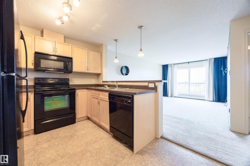 404 5951 165 Avenue, Edmonton, AB - Indoor Photo Showing Kitchen