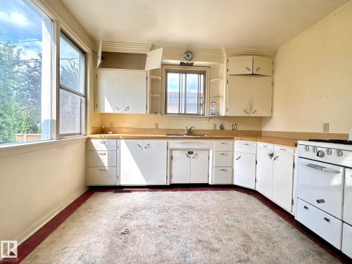 9513 88 Avenue, Edmonton, AB 